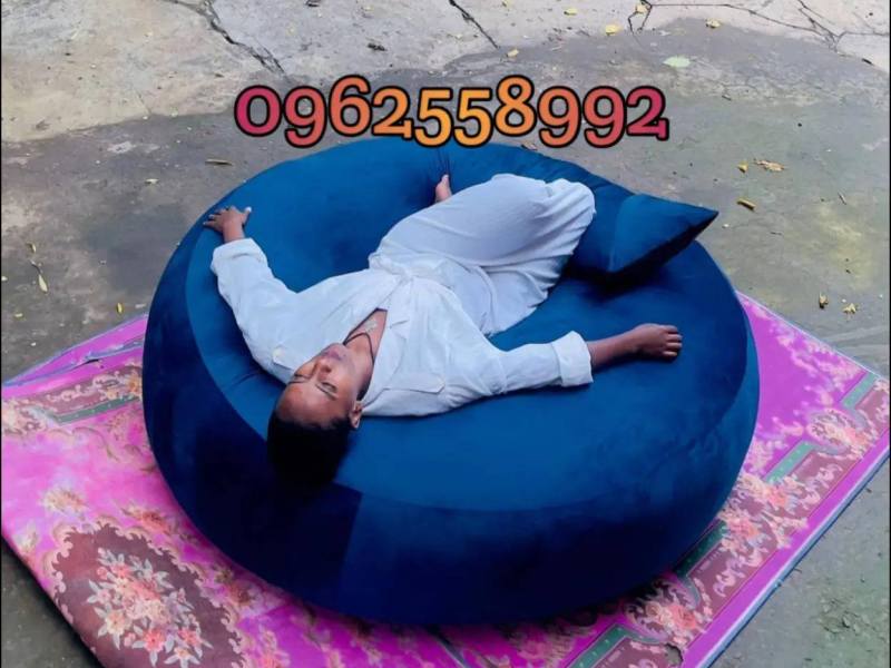 Bean Bag Chair with extra pillow 🌟Comfortable seat with extra pillow for sale