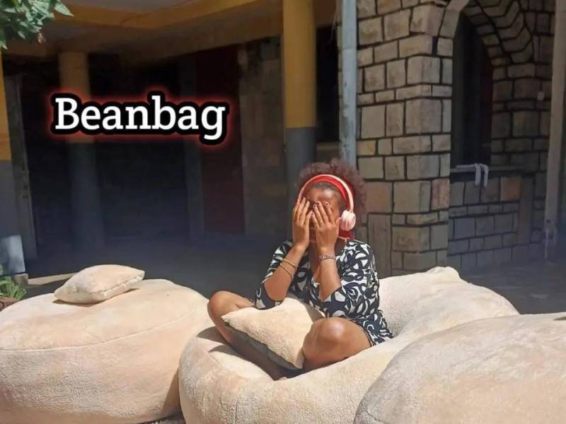 Bean Bag Chair with extra pillow 🌟Comfortable seat with extra pillow for sale