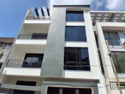 House for sale Summit Court Area