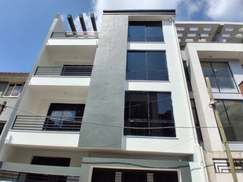 House for sale Summit Court Area