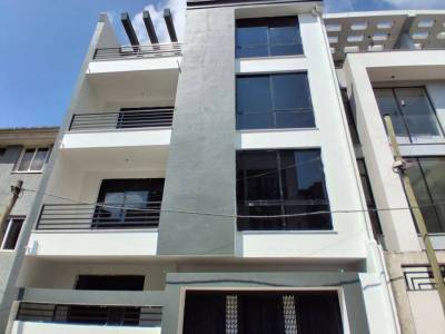 House for sale Summit Court Area