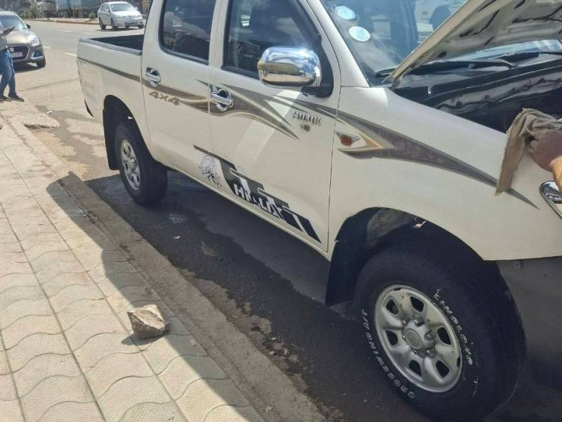 TOYOTA HILUX DOUBLE CAB