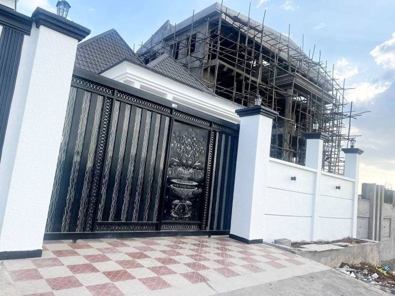 Urgently selling a very modern villa