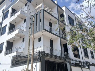 Urgent sale Summit Fial House in Akbebi
