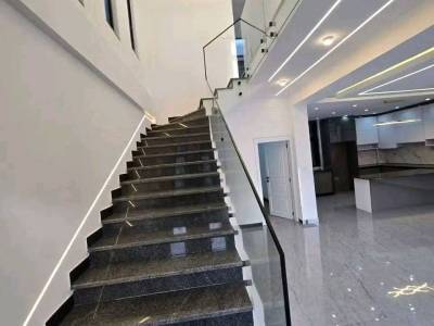 House for sale is located in Summit Giyele.