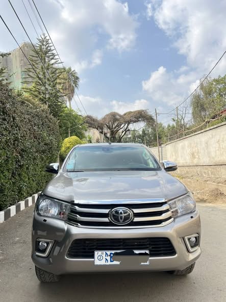 Toyota Hilux Revo Car For Sale