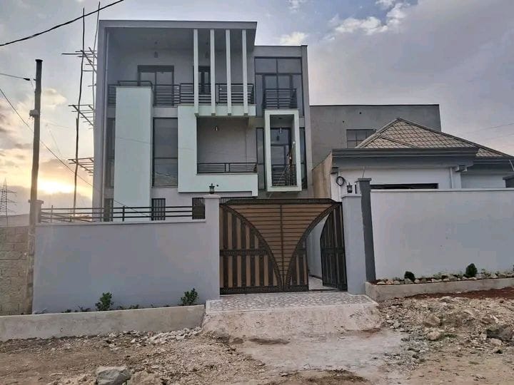 Urgent sale Ayat area 150 square meters G+2